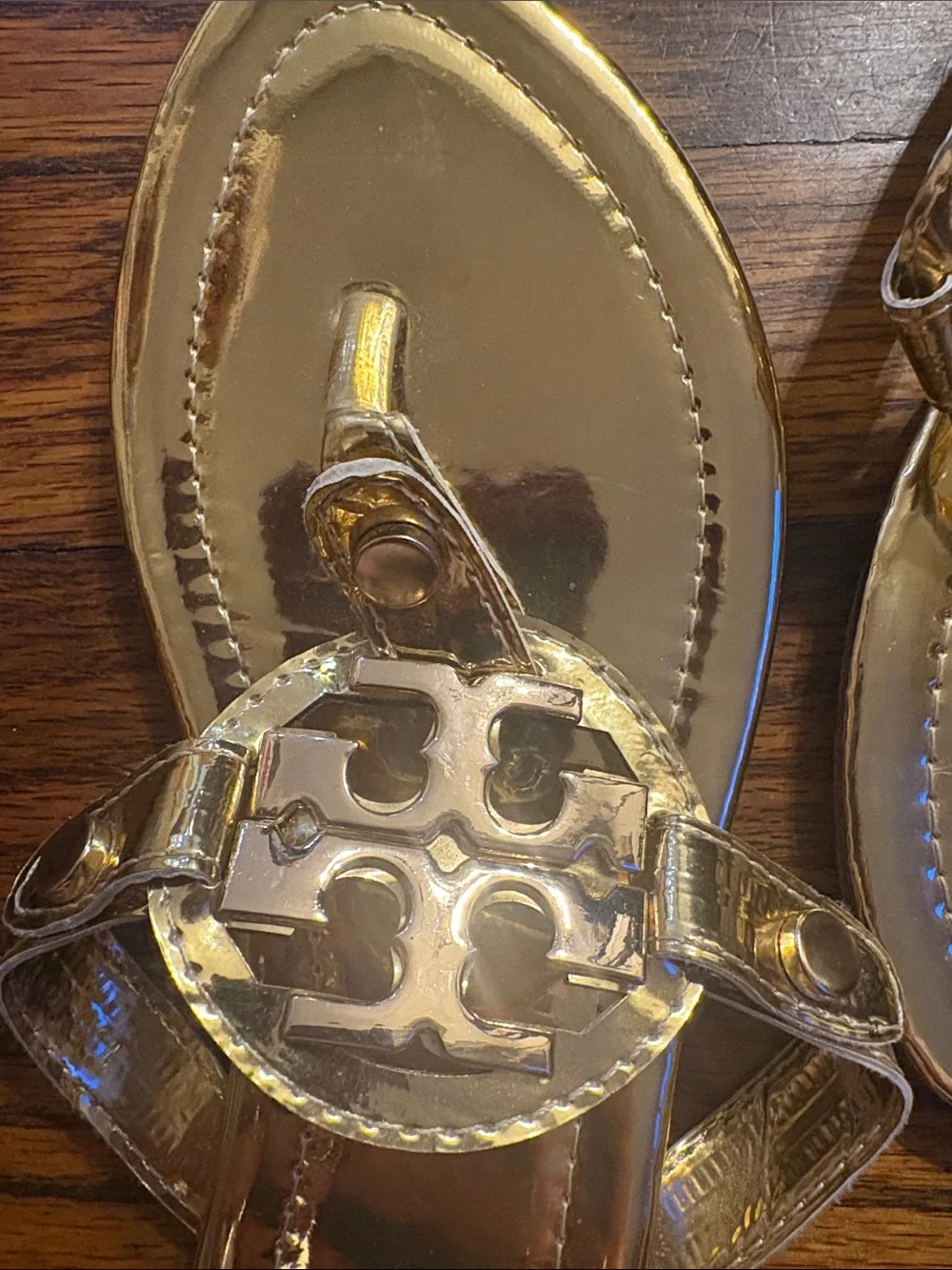 🎉Like New! Tory Burch Gold Patent Logo Thong Sandals